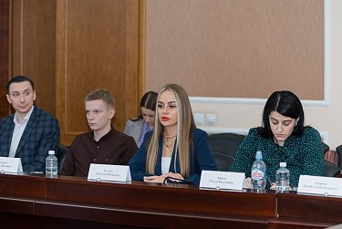 Инициативы идут от молодых